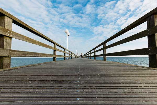 Seebrücken verbinden Land und Meer, lassen uns übers Wasser gehen und stecken voller Erinnerungen. Foto: uebecker-bucht-ostsee.de,