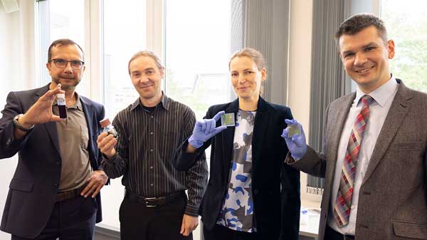 Prof. Dr.-Ing. Frank Osterwald (EKSH), Prof. Dr. Mark Elbing (THL), Prof. Dr. Nadine Buczek (THL) und Prof. Dr. Pawel Buczek (HAW-HH). Foto: THL.