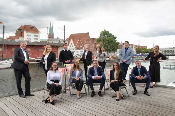 Für neun junge Menschen hat am 2. August die Ausbildung bei der Sparkasse zu Lübeck begonnen.  Foto: Bärbel Herrmann