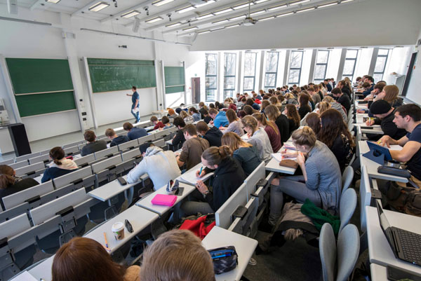 An der TH Lübeck können Studierende ohne Abitur ein Studium aufnehmen und damit Vorlesungen, Praktika und Labore besuchen. Foto: TH Lübeck