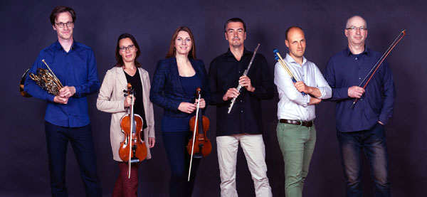 Johannes Wache (Horn), Rebecca Jacobmeyer (Viola), Daniela Dakaj (2. Violine), Thomas Biermann (Flöte), Benjamin Schmidt (Pauke und Schlagzeug) und Christoph Kaiser (Kontrabass). Foto: Anja Doehring
