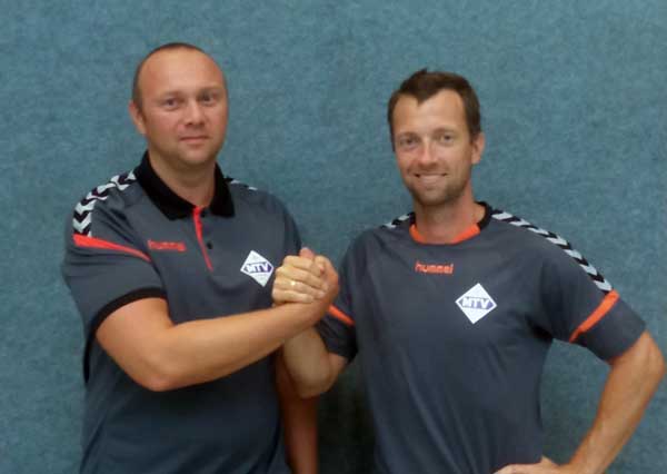 Andrej Kurchev und Matthias Deppisch sprechen eine Handballsprache. Kurchev wurde mit einem 1-Jahresvertrag ausgestattet und wird die U19 des MTV Lübeck durch die Saison führen. Foto: Verein.
