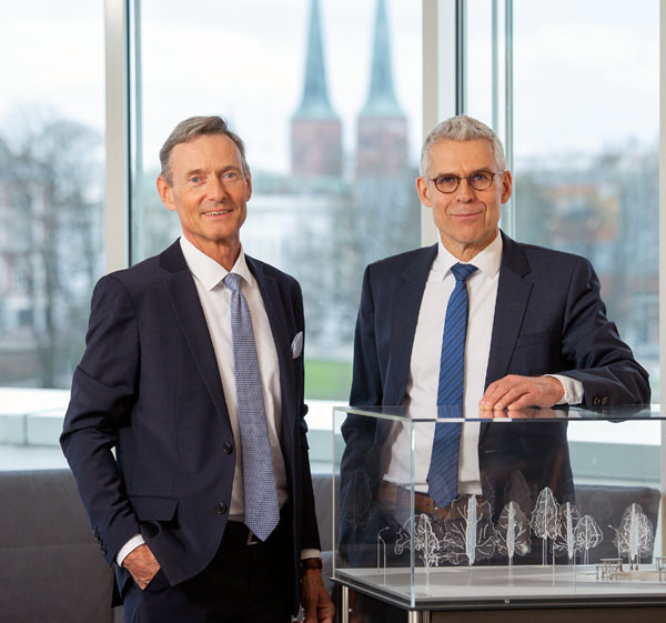 Marcel Sonntag und Dr. Uwe Heimbürge setzen weiterhin auf preiswerten Wohnraum. Foto: Neue Lübecker