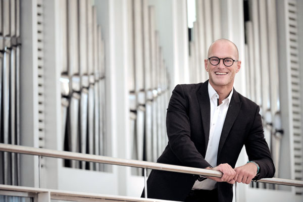 Christian Weiherer ist seit Donnerstag neuer Dommusikdirektor am Mariendom in Hamburg. Foto Heinz Heiss