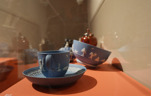 Dem Tee auf der Spur sind am Sonntag die Teilnehmer einer Führung im St. Annen Museum. Foto: JW