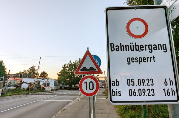 In Travemünde kommt es zu erheblichen Verkehrsbehinderungen. Fotos: Helge Normann