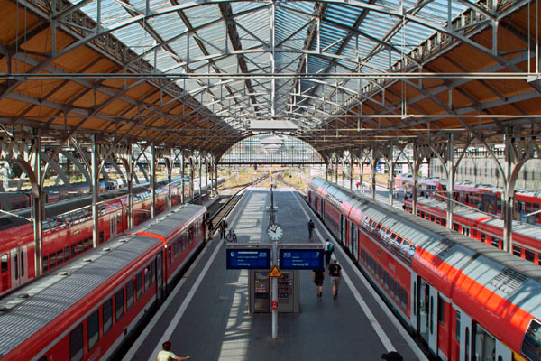 Auf Grund des Orkantiefs schließt DB Regio eine Einstellung des Bahnbetriebes nicht aus.