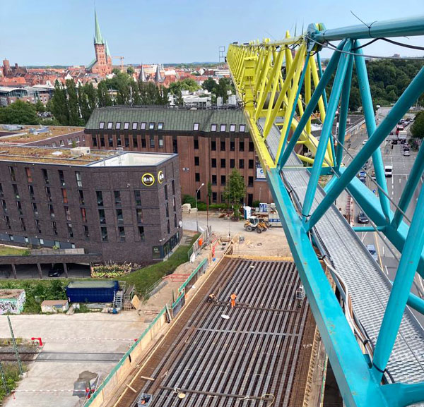Die erste Hälfte der Brücke kann bereits Anfang November für den Verkehr genutzt werden. Foto: Hansestadt Lübeck
