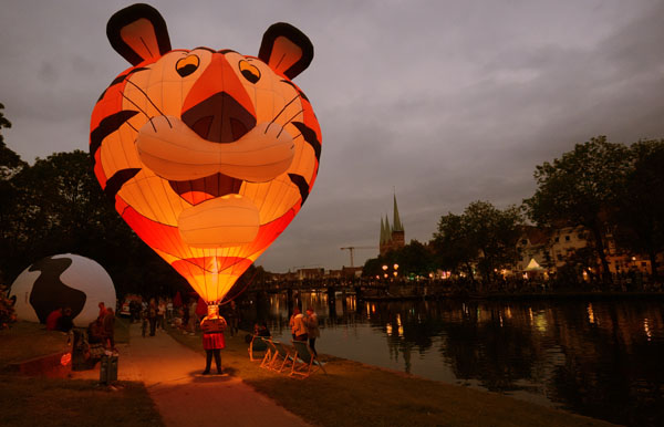 Im Rahmen des Hanse-Kultur-Festivals gab es am Freitag einen Ballon-Abend. Fotos: JW (7), Stefan Bierfreund, Thomas Soldwisch