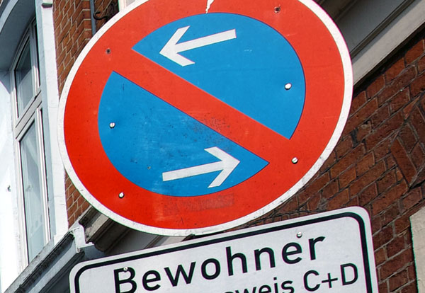 Es bleibt vorerst bei geringen Einschränkungen bei den Anwohner-Parkplätzen in der Fahrradstraße in der Innenstadt. Symbolbild: JW