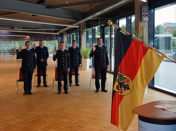 Die fünf jungen Bundespolizisten werden in Lübeck eingesetzt. Foto: BPOL