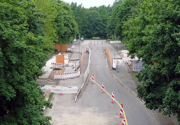 Die Büssauer Brücke in Moisling ist ab Montag auch für Fußgänger gesperrt. Fotos: STE