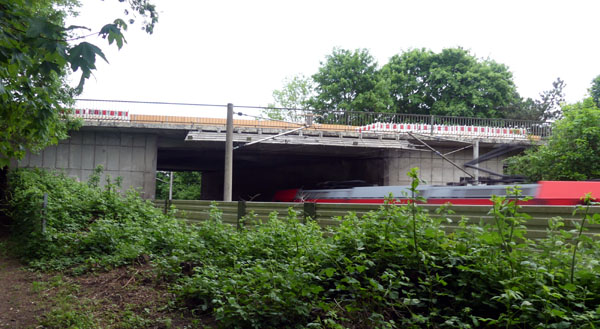 Die Oberbüssauer Brücke bleibt bis 9. Juli gesperrt.