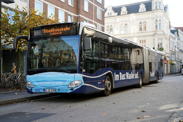 Lübeck plant ein kostenloses Busticket für Senioren, die freiwillig ihren Führerschein abgeben. Foto: Stadtverkehr/Archiv