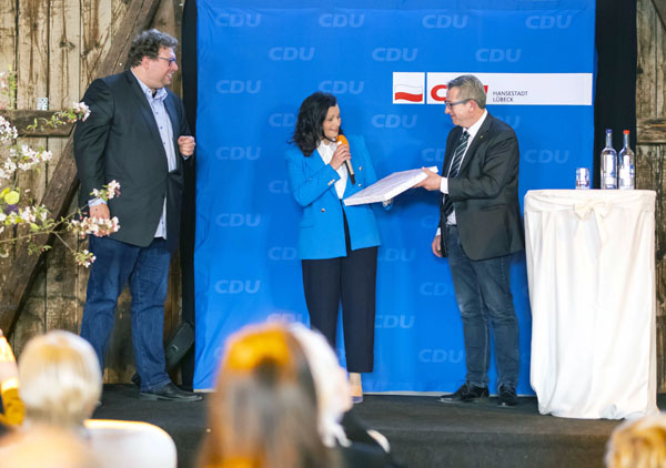 Der Kreisvorsitzende der Lübecker CDU Dr. Carsten Grohmann und der Fraktionschef in der Bürgerschaft Oliver Prieur dankten Gitta Connemann für ihren Besuch. Fotos: CDU