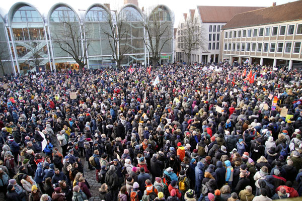 Unter dem Motto „Die offene Gesellschaft verteidigen – dem Rechtsruck entgegentreten“ findet in Lübeck am 27. Januar 2024 eine weitere große Demonstration statt. Foto: JW/Archiv