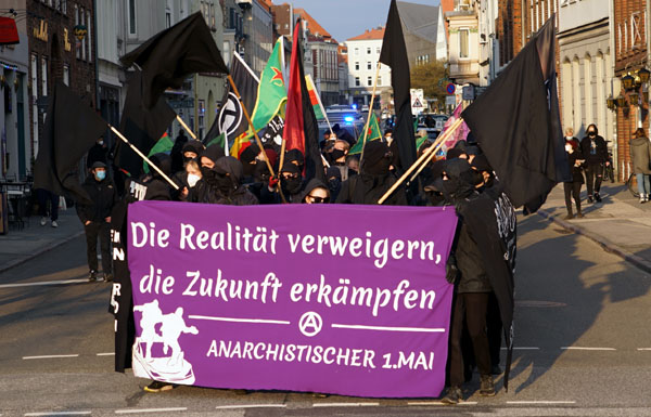 Rund 90 Personen nahmen an der Demonstration in der Lübecker Innenstadt teil. Fotos: JW