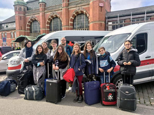 Bei ihrer Ankunft in Lübeck wurden die Gäste aus der Hochwasserregion Ahrtal vom DRK in Empfang genommen.  Foto: DRK Lübeck