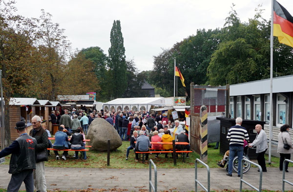 Am Wochenende wurde in Schlutup die Vereinigung der beiden Deutschen Staaten vor 31 Jahren gefeiert. Fotos: VG