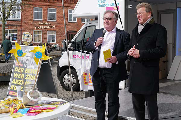 Der FDP Landtagskandidat Thomas Markus Leber bekam im Wahlkampf Unterstützung von Wirtschaftsminister Dr. Bernd Buchholz. Fotos: Karl Erhard Vögele