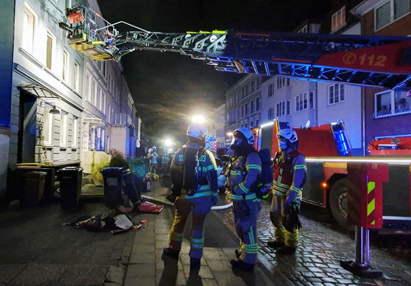 In der Wickedestraße kam es am Samstagabend zu einem Wohnungsbrand. Foto: Oliver Klink