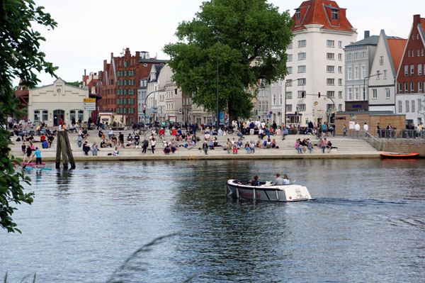 Im Gegensatz zur Kurabgabe muss die Bettensteuer von allen Touristen in Lübeck bezahlt werden.