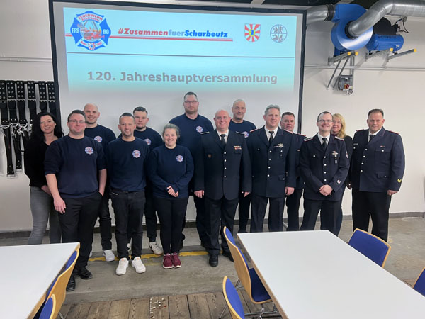 Die geehrten und beförderten Mitglieder der Feuerwehr Scharbeutz. Fotos: DS