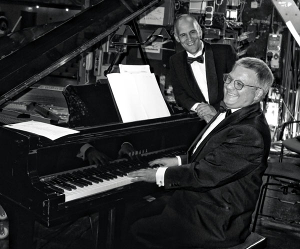 Das Duo Fideles, Andreas Bischof (Gesang) und Lars Ritter (Klavier), lädt zu einem musikalischen Abend ein. Foto: Veranstalter