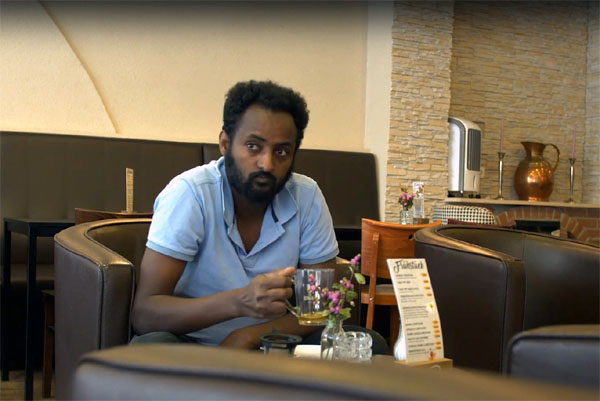 Der Film erzählt die Geschichte von drei Eritreern in Lübeck. Screenshot