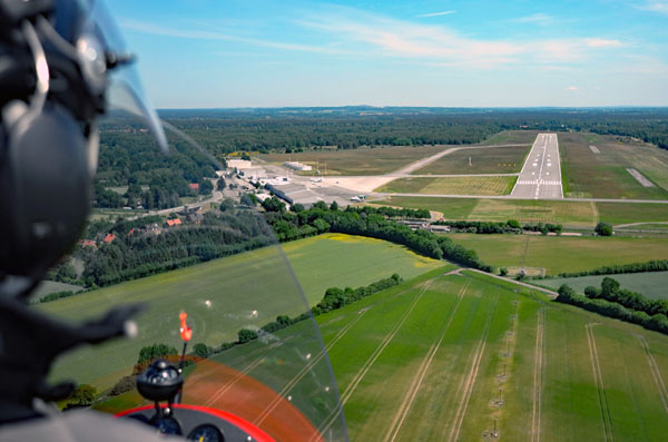 Der Flughafen und das Umweltministerium haben einen Vertrag zu den Flächen am Lübecker Flughafen geschlossen. Foto: Karl Erhard Vögele/Archiv