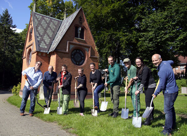 Gärtnereien und Steinmetzfirmen bieten zusammen die Pflege des neuen Bestattungsgartens am Eschenburg Mausoleum an. Foto: VG