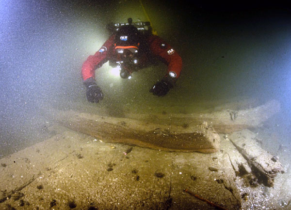 In der Trave wurde eine im 17. Jahrhundert gesunkene Galliot entdeckt. Fotos: Hansestadt Lübeck, JW