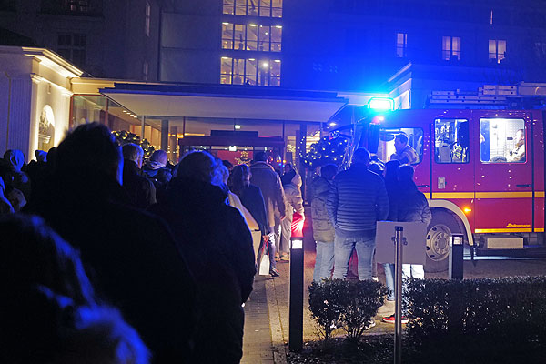 Ein Defekt an einer Brandmeldeanlage verkürzte die Weihnachtsnacht für die Hotelgäste. Fotos: Karl Erhard Vögele