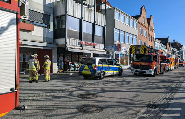 In Travemünde wurde eine Person durch herumfliegende Splitter verletzt. Fotos: Helge Normann