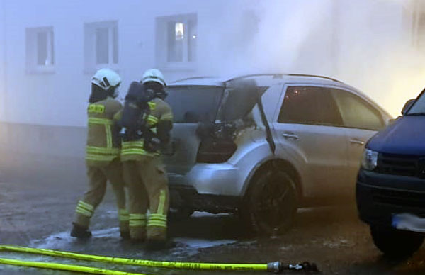 Am Donnerstagnachmittag brannte ein parkendes Auto in der Straße An der Stadtfreiheit. Fotos: Oliver Klink