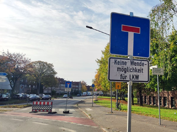 Seit Donnerstag ist die Geniner Straße zwischen Kaninchenborn und Bei der Gasanstalt gesperrt. Fotos: STE