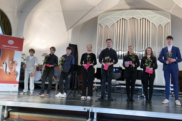 Die Lübecker Landessieger von „Jugend musiziert“ nach dem Konzert am Sonntag in der Aula des Johanneums.    Foto: Kathrin Maetzel