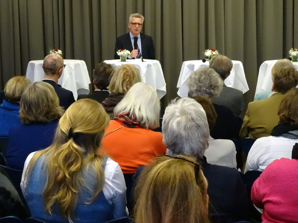 Thomas de Maizière sprach bei den Lübecker Hanse-Unternehmerinnen über Ethik. Fotos, O-Ton: Harald Denckmann