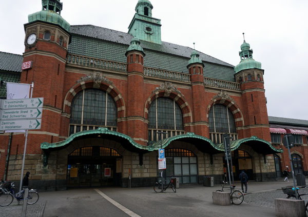 Die Bundespolizisten nahmen die Frau am Lübecker Hauptbahnhof in Gewahrsam.