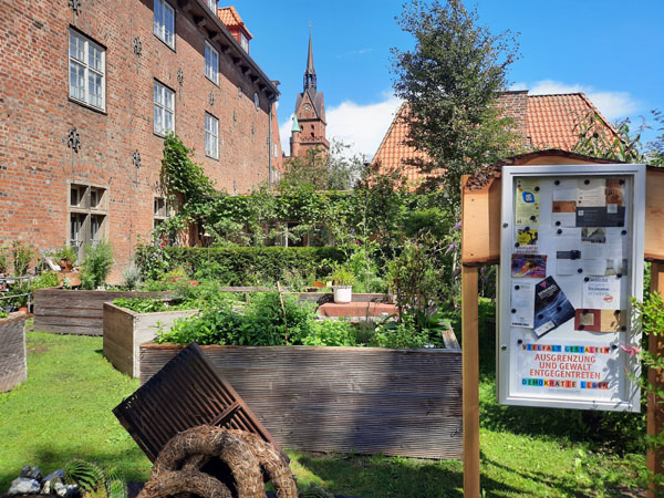 Mit zwei musikalischen Nachmittagen im Kräutergarten am Haus der Kulturen enden die Interkulturellen Wochen.