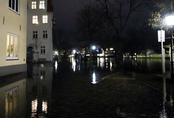Nach dem Sturm kam im Domviertel das Hochwasser. Fotos: VG