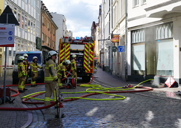 Die Feuerwehr konnte den Brand schnell löschen. Fotos: JW
