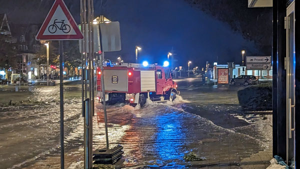 Der Bund beteiligt sich mit 50 Millionen Euro am Hochwasserschutz an der Ostsee. Foto: Helge Normann/Archiv