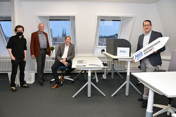 Nils Eckardt (TZL), Rüdiger Schacht (IHK), Dr. Frank Schröder-Oeynhausen (TZL) und Lars Schöning (IHK) eröffneten die neuen Büros. Foto: IHK/Özren