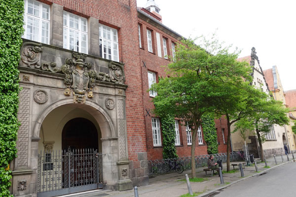 Lübeck lockert die Quarantäne-Regeln für Kontaktpersonen in Schulen und Kitas.