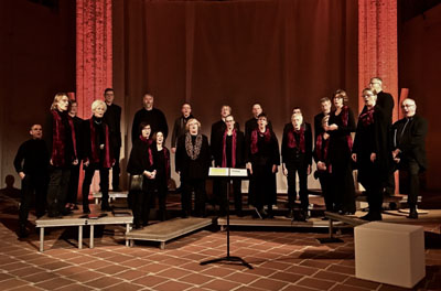 Der Lübecker Kammerchor ist einer der 8 Chöre, die am Sonntag am Benefizkonzert in der Probsteikirche Herz Jesu teilnehmen. Foto: Archiv