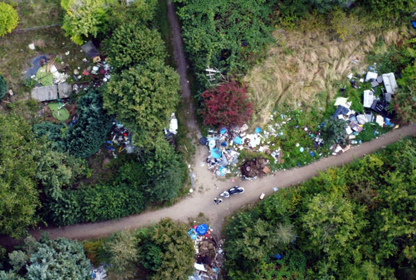 Stadt und KWL gehen mit mehreren Maßnahmen gegen die Müllablagerungen im ehemaligen Kleingartengelände vor. Fotos: STE/Archiv