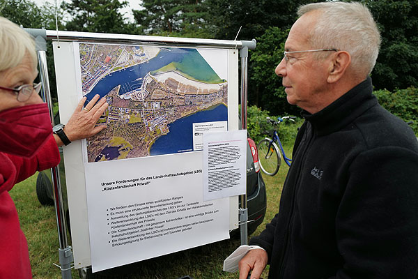 Wolfgang Neskovic informierte sich am Samstag vor Ort über die Kritik an den Plänen. Foto: Karl Erhard Vögele