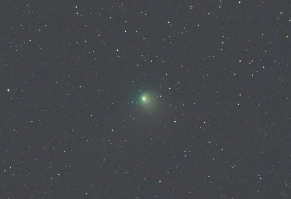 Auch über Lübeck ist der Komet bei Wolkenlücken zu erkennen. Foto: Stefan Bierfreund