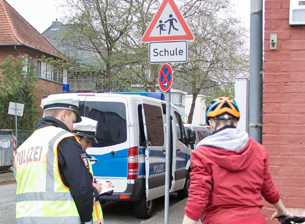Die Polizei rät Eltern, Kindern das sichere Radfahrern auch auf unbekannten Strecken zu vermitteln. Symbolbild